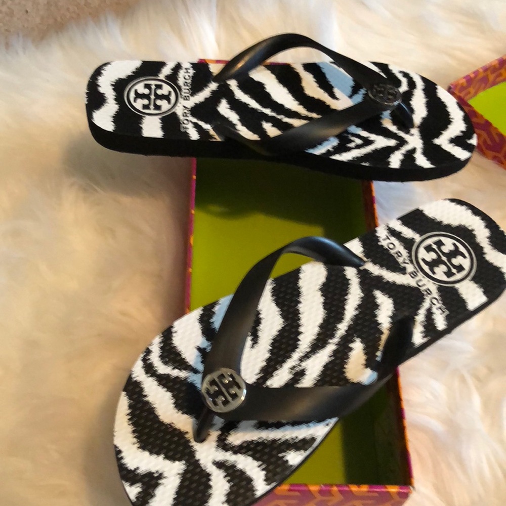 Tory Burch flip flops for summer!!